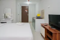 Fully Furnished Studio with Comfort Design Majestic Point Serpong Apartment - Homestays