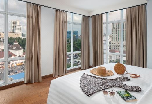 5. 더 레이즈 스위..