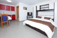 Rose Garden Apartments - balcony