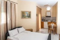 Chris Apartments