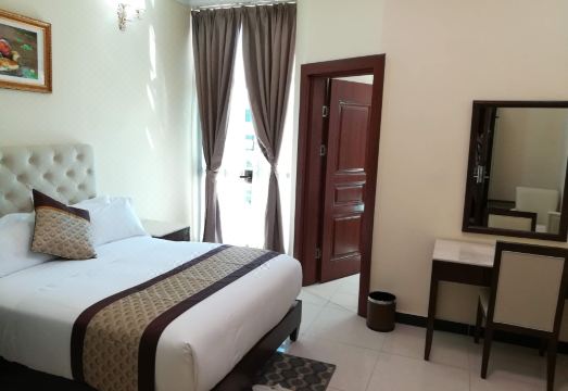 1. 곤다르 플라자 ..