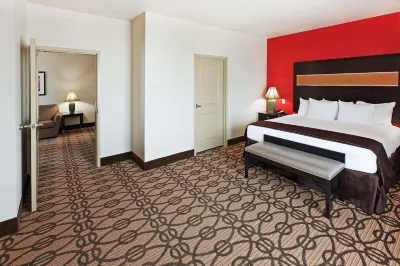 La Quinta Inn & Suites by Wyndham Pearsall Hotels near Frio Pioneer Jail Museum