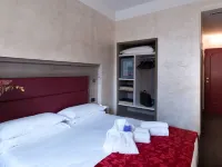 Hotel Gamma Hotels near Allianz Tower