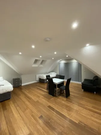 Buckingham Apartments Отели рядом с достопримечательностью «Библиотека Хай-Уиком»