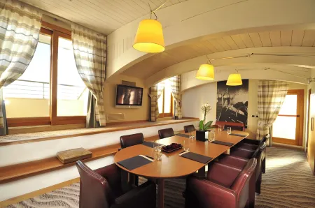 Hotel Cristallo Отели рядом с достопримечательностью «Porto di Giulianova»