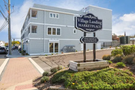 Thomas Sea Suites at Harbourtown