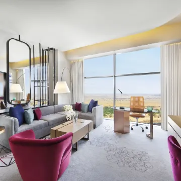 AlRayyan Hotel Doha, Curio Collection by Hilton