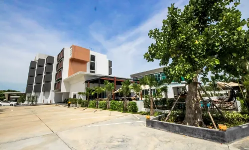 Jasper Hotel Ban Phai - parking