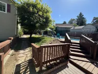 Spacious Retreat with Pool and Condos - Luxurious Escape