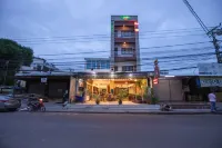 Hoang Kim Hotel & Restaurant Отели рядом с достопримечательностью «Тхат Дам»