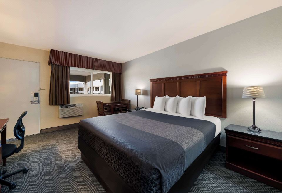 Hotel Focus SFO 셔틀버스