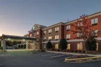 Holiday Inn Express & Suites Thornburg-S. Fredericksburg Hotels in Spotsylvania Courthouse