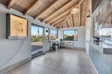 Morada Inn Отели рядом с достопримечательностью «Университет Стантон»