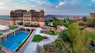 Neemrana's - Tijara Fort Palace Hotels in Алвар