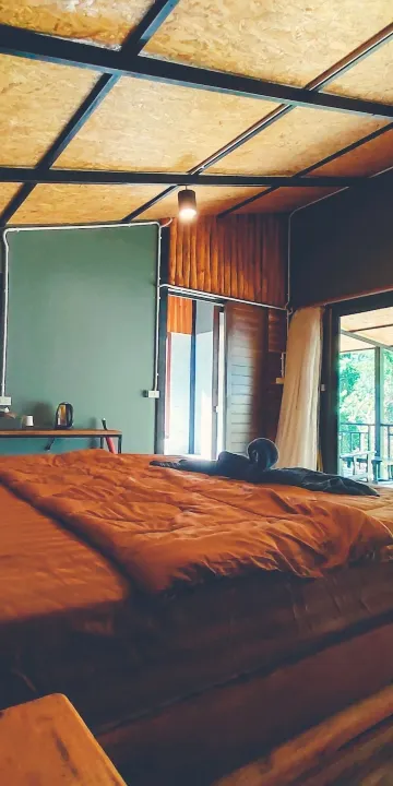 ห้องดีลักซ์ เตียงใหญ่ 1 เตียง