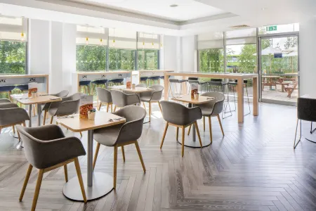 Holiday Inn Express Doncaster Отели в г. Ботри