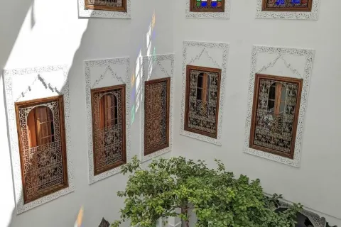 다르 알 안달루스