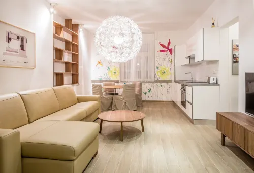 WH Apartments - Homestays
