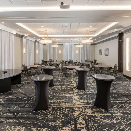 Hyatt Place Greenville Downtown Отели рядом с достопримечательностью «Театр Warehouse»
