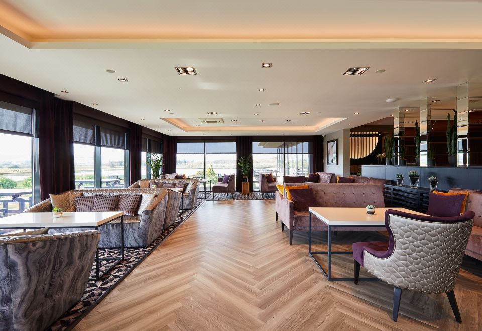 로치사이드 하우스 호텔의 레스토랑 또는 라운지