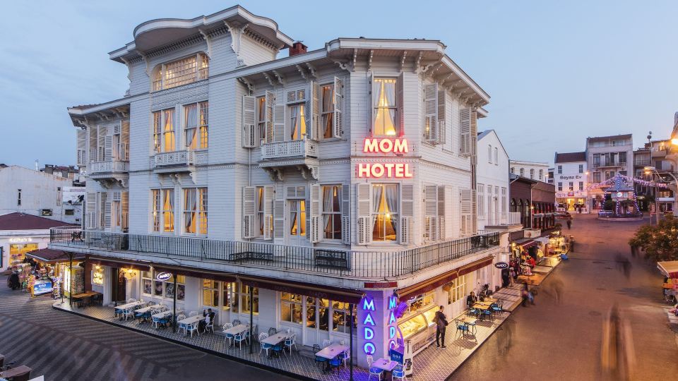 Mom Hotel