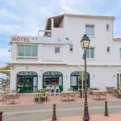 Restaurant L'Abrivado - Hôtel - Café - Appartements Hotel Exterior