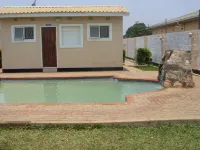 Lusaka Mosi-O-Tunya Executive Lodge - Kolam Renang