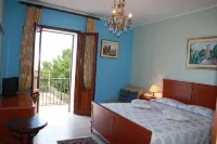Hotel Edelweiss Отели в г. Pizzolungo