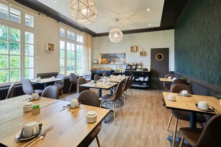 Hotel de La Pommeraie Отели рядом с достопримечательностью «Home of Adam and Eve»