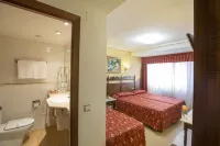 Hotel Reyes Catolicos Hotels in Pedrosillo el Ralo