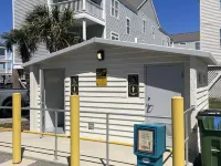 Charming 2-bedroom cottage near downtown Surfside Beach. Quick walk to the beach Hotels in Surfside Beach
