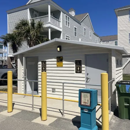 Charming 2-bedroom cottage near downtown Surfside Beach. Quick walk to the beach