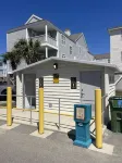 Charming 2-bedroom cottage near downtown Surfside Beach. Quick walk to the beach