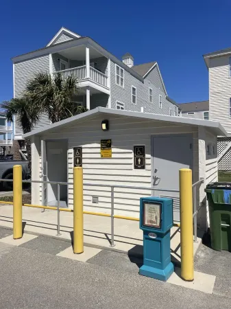 Charming 2-bedroom cottage near downtown Surfside Beach. Quick walk to the beach Отели в г. Серфсайд Бич