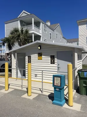 Charming 2-bedroom cottage near downtown Surfside Beach. Quick walk to the beach
