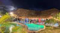 Chalet Tropical Hotel & Restaurant-Pizzeria Hotels in Лас Галерас