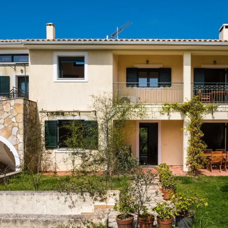 Koxyli Studios & Apartments
