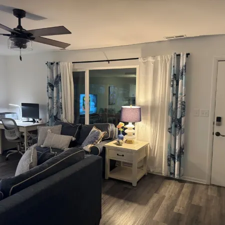 3 BR End Unit Rowhouse 1 Mile to Bethany Boardwalk, Walk to Shops & Restaurants
