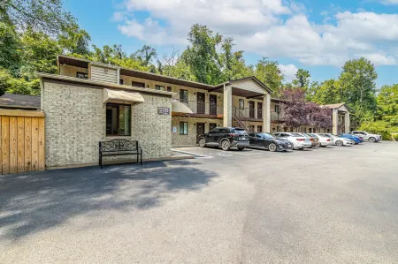 Affordable Corporate Suites - Florist Road Отели в г. Холлинс