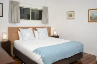 Kidd Street Cottages Hotels near Cuckoo Clock Nest