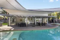 Beaches on Lammermoor Apartments - Pools