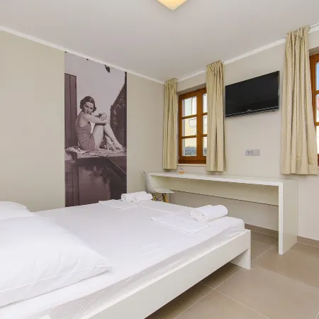 Hostel Dvor