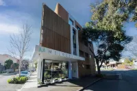 Melrose Apartments Hotels near Melbourne Showgrounds