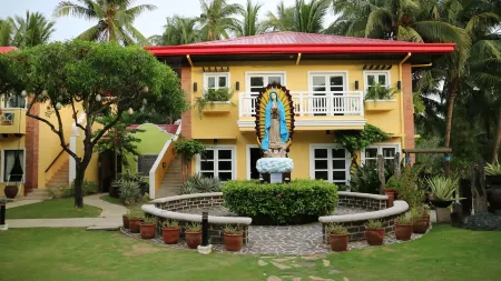 Puerto Del Sol Beach Resort Отели рядом с достопримечательностью «Viewscape Nature's Park Pangasinan»