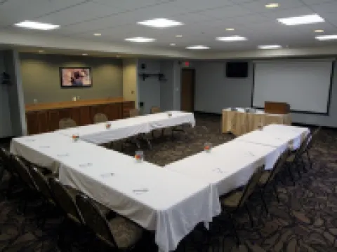 Expressway Suites Fargo Hotels in Cass County