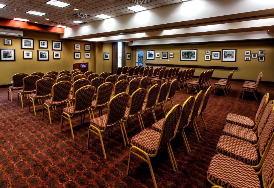 4. 햄프턴 인 & ..