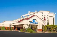 Wyndham Visalia Hôtels à proximité de : Fresno Pacific University Visalia Campus