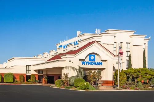 Wyndham Visalia Các khách sạn ở Visalia