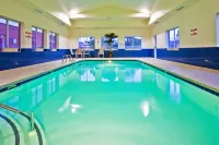 Holiday Inn Express & Suites Dickson Hotels in Dickson