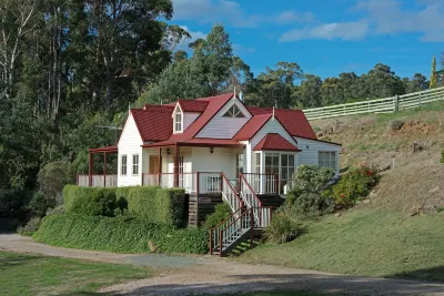 Crabtree Riverfront Cottages Beautiful Peaceful Location Relax & Enjoy Hotels near Snug Falls
